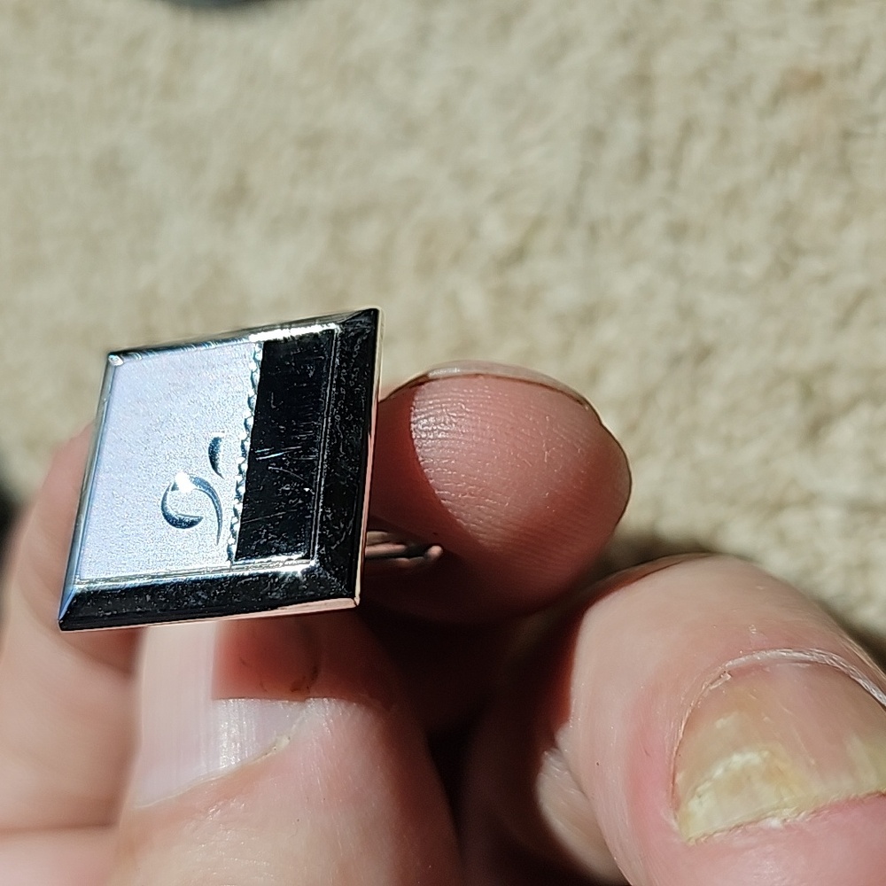 Designer cufflink single